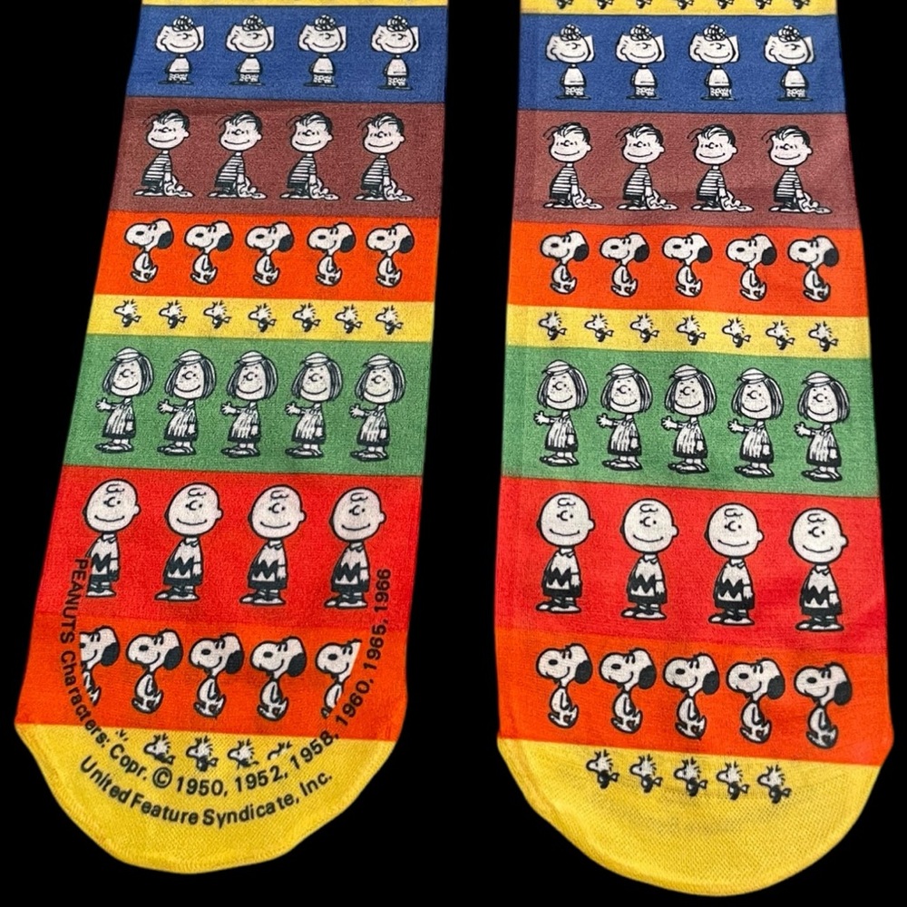 NWOT Peanuts, Snoopy & Charlie Brown Knee Socks! 🟡🔵🔴🟢 Perfect Condition!
